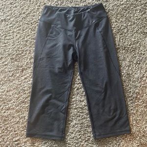 Charcoal gray capri leggings